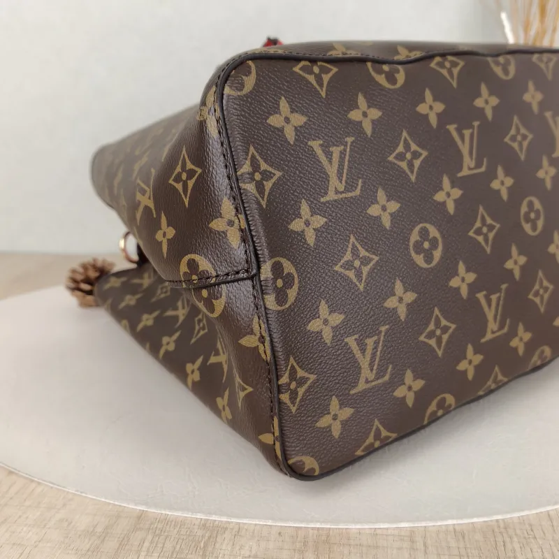 Louis Vuitton Shoulder Bag NÉONOÉ Bucket Bag PVC Medium 26 × 17.5 × 26 cm — detail view 1 of 9