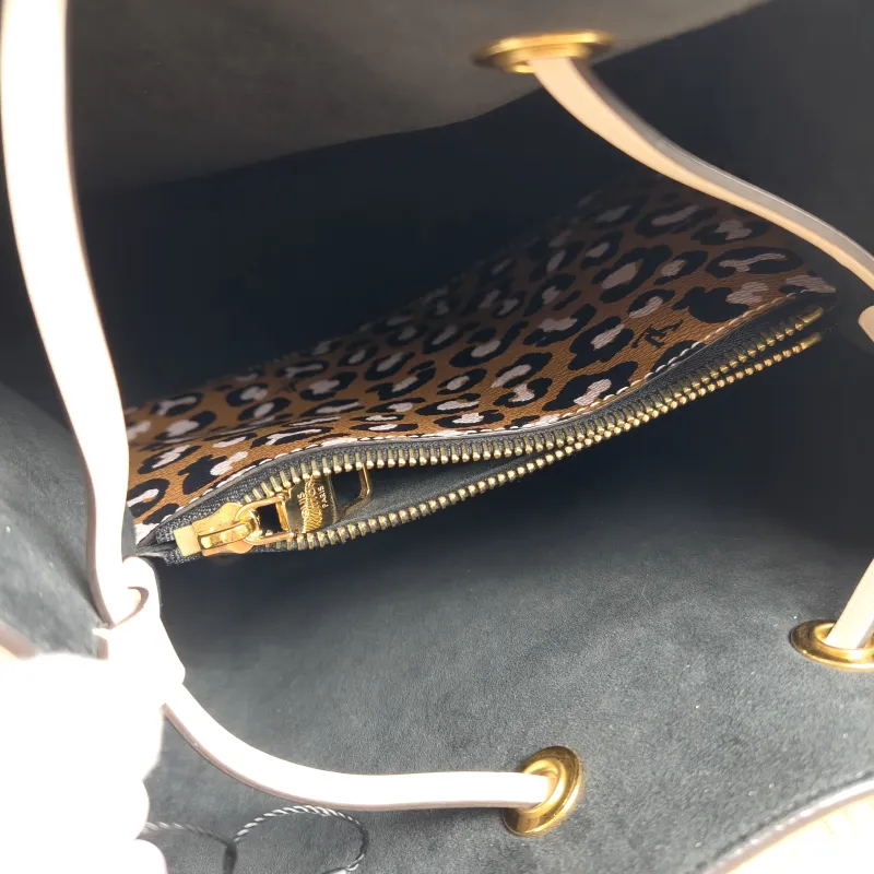 Louis Vuitton Shoulder Bag NÉONOÉ Bucket Bag PVC Medium 26 × 17.5 × 26 cm — detail view 1 of 11