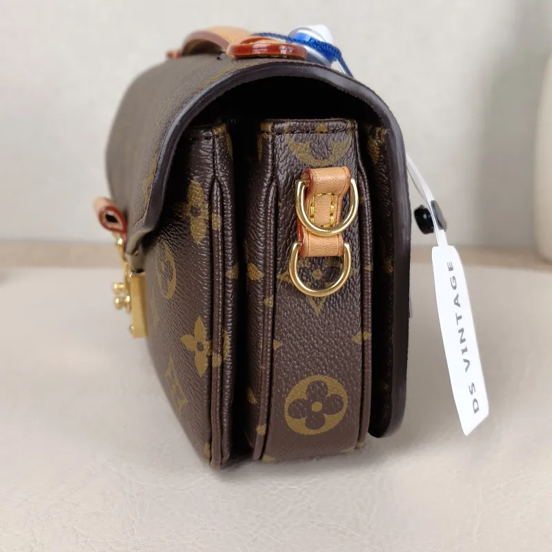 Louis Vuitton Crossbody Bag Pochette Métis East West Monogram PVC Small 21.5 × 6 × 13.5 cm — detail view 6 of 17