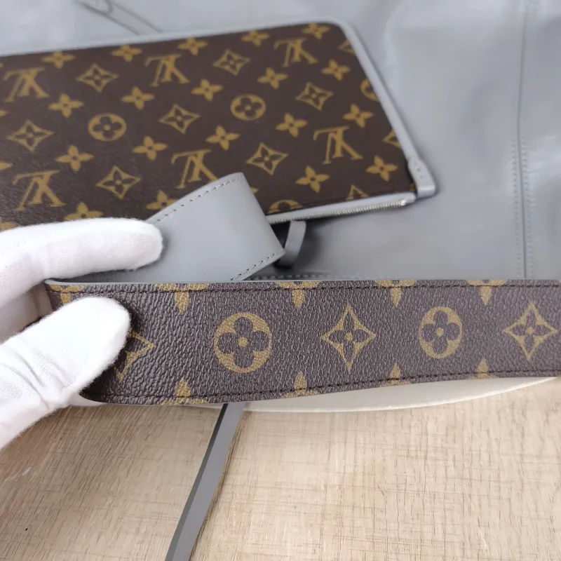 Louis Vuitton Crossbody Bag Carryall Vibe Grey SL ambskin Medium39 × 15 × 30 cm — detail view 3 of 15