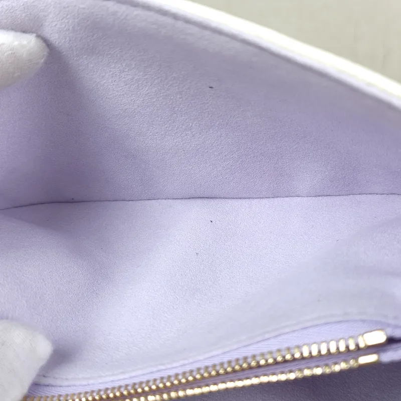 Louis Vuitton Crossbody Bag Pochette Métis East West White · Empreinte Embossed Calfskin Small 21.5 × 6 × 13.5 cm — detail view 14 of 14