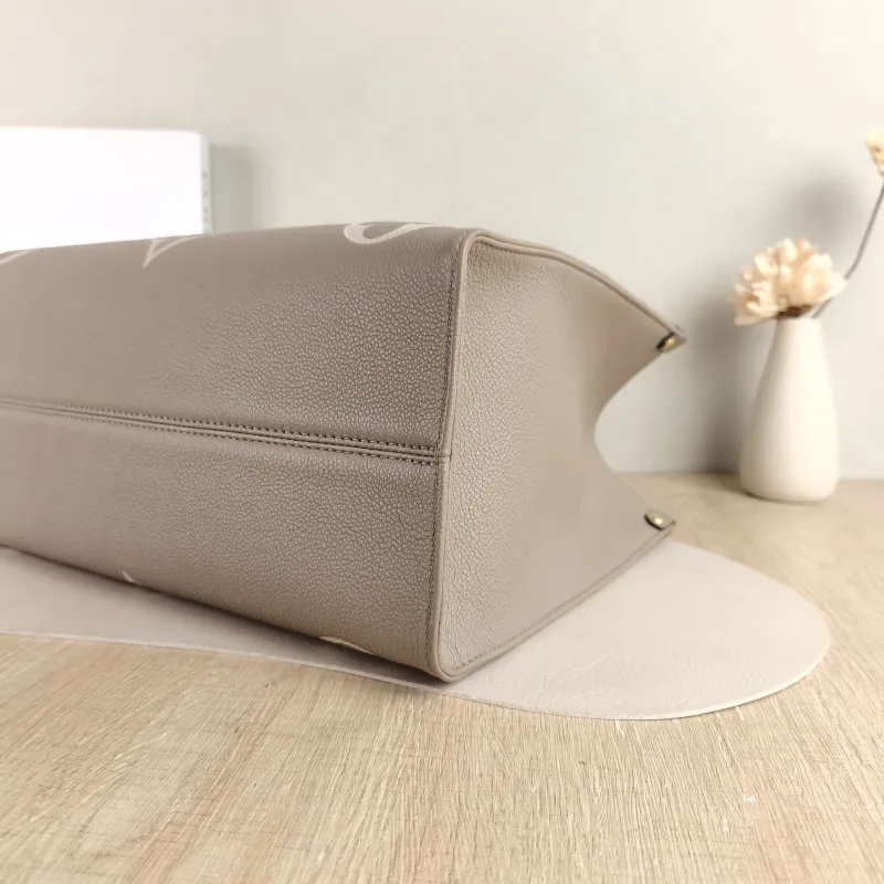 Louis Vuitton Shoulder Bag Onthego Medium · White Monogram Empreinte Embossed Calfskin Medium 35 × 14 × 27 cm — detail view 1 of 10