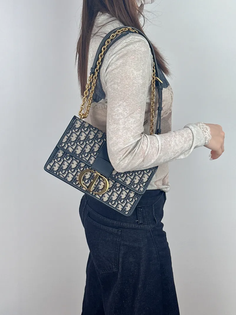 DIOR Crossbody Bag30Montaigne 30 Edition Canvas Medium25 × 9 × 16.5 cm — on-model view 1 of 2