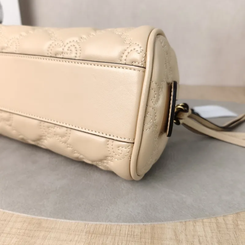 GUCCI Crossbody Bag GG matelasse Beige Calfskinmini19 × 11 × 13 cm — detail view 7 of 11