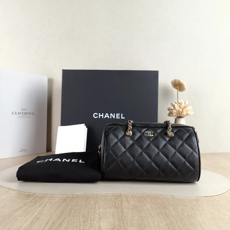Chanel Crossbody Bag Crossbody Bag Black Grained Calfskin One Size 18.5 × 11 × 11.5 cm — cover view 3 of 6