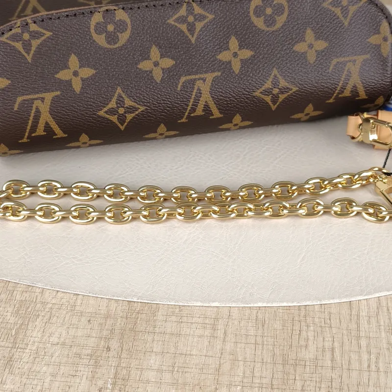 Louis Vuitton Crossbody Bag IVY Monogram PVC Small23.5 × 4.3 × 12 cm — detail view 8 of 12