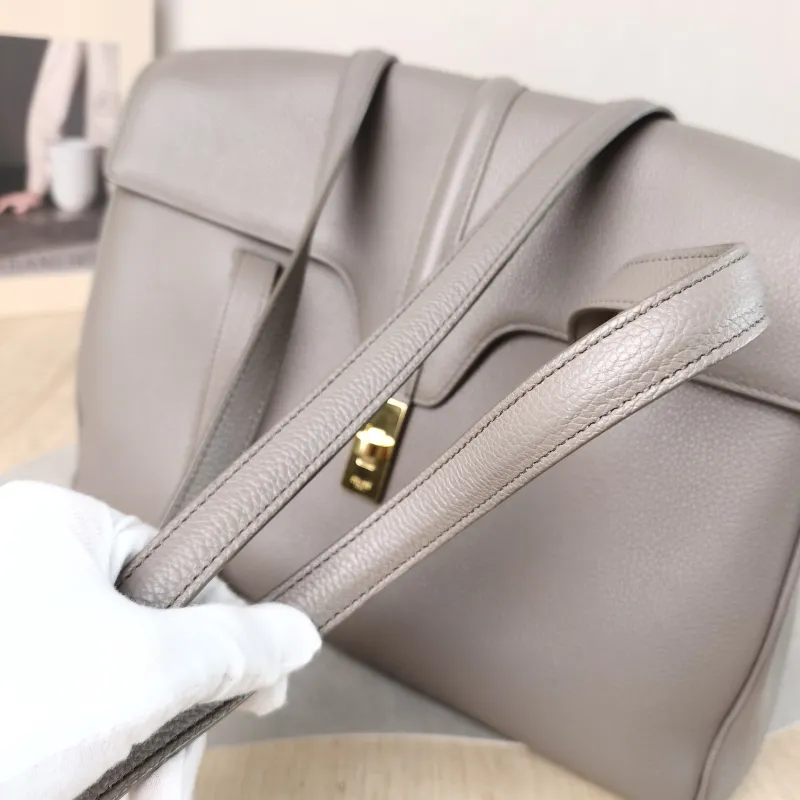 CELINE Shoulder Bag Soft 16Shoulder Bag Grey Calfskin Medium 32 × 15 × 24 cm — detail view 8 of 11