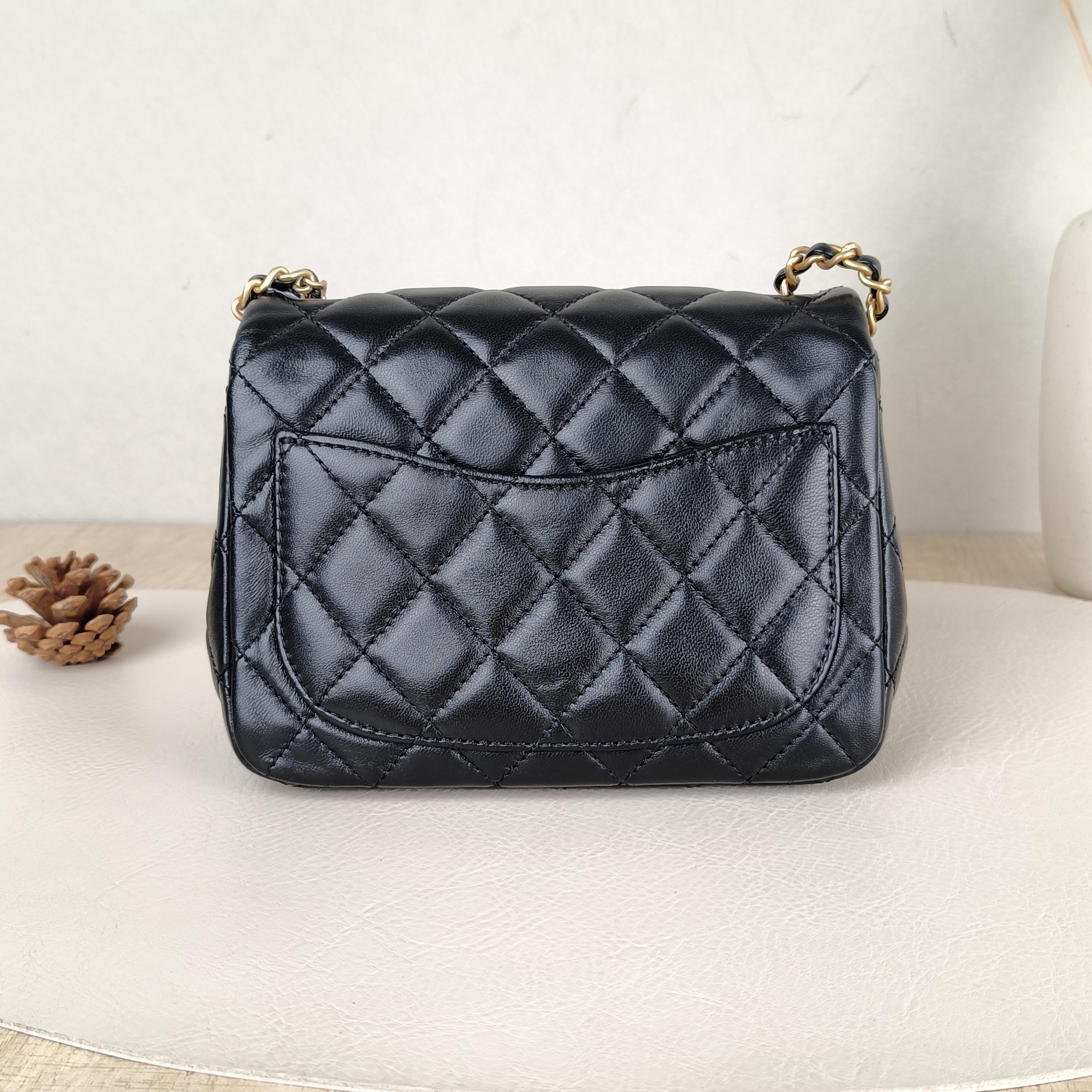 Chanel Crossbody Bag Black Lambskinmini17 × 8 × 13.5 cm — cover view 4 of 5