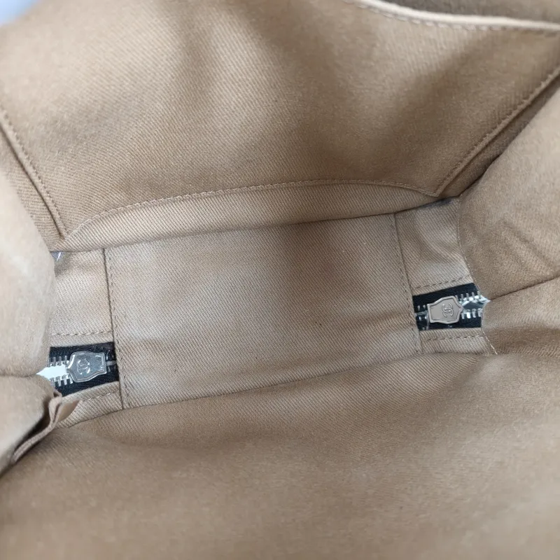 Chanel Crossbody Bag Crossbody Bag Black Waxed Leather One Size17 × 8 × 18 cm — detail view 16 of 17