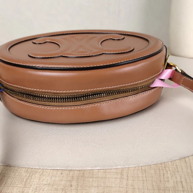 CELINE Crossbody Bag Cuir Triomphe Brown Calfskin Large 20 × 6 × 15 cm — detail view 9 of 10