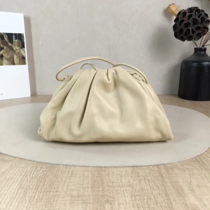 Bottega Veneta Clutch The Pouch Clutch Beige Lambskinmini22 × 5 × 13 cm — cover view 4 of 6