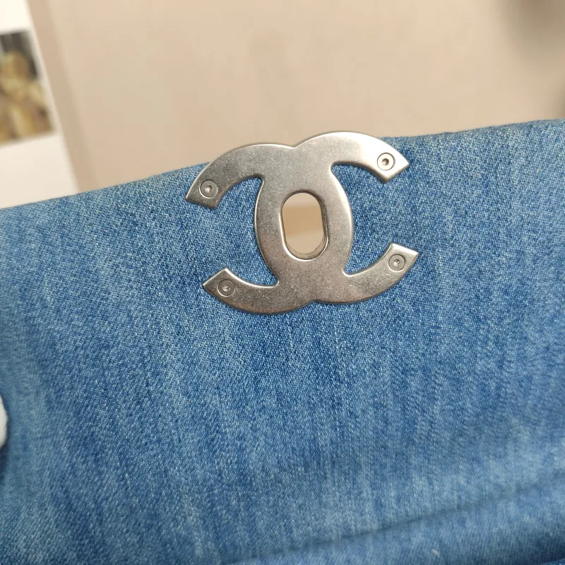 Chanel Crossbody Bag22p 19bag Small26 × 9 × 16 cm — detail view 15 of 15