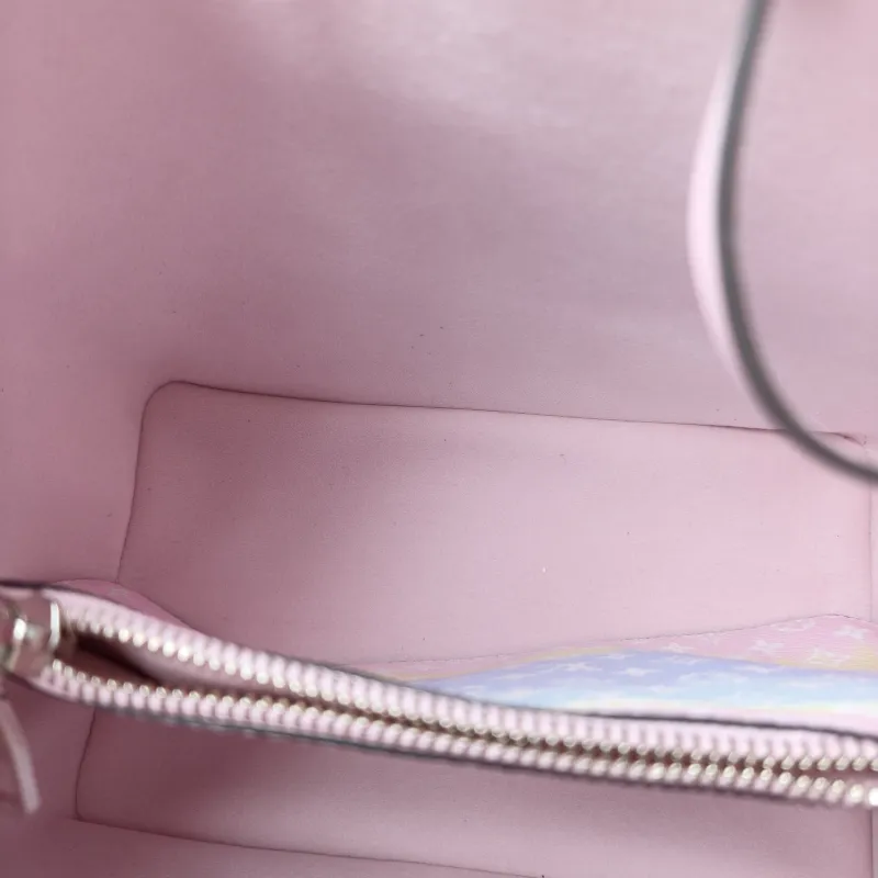 Louis Vuitton Shoulder Bag NÉONOÉ Bucket Bag PVC Medium 26 × 17.5 × 26 cm — detail view 3 of 9