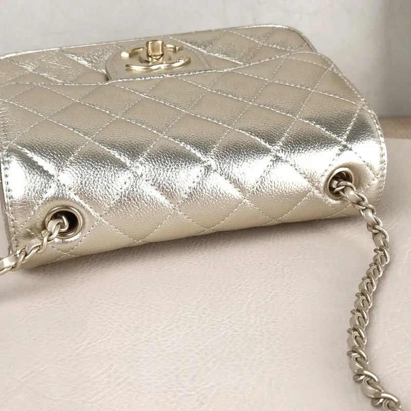Chanel Crossbody Bag c Gold Grained Calfskin Mini 17 × 7 × 13.5 cm — detail view 6 of 15