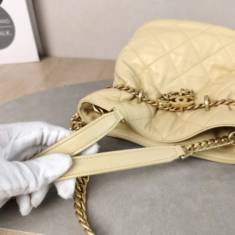 Chanel Shoulder Bag Bucket Bag Yellow Lambskin One Size 17 × 10 × 18.5 cm — detail view 12 of 13