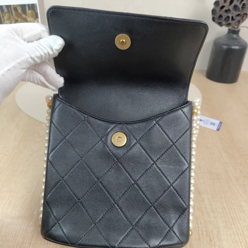Chanel Pearl hobo Crossbody Bag Black Calfskin One Size18.5 × 7 × 19 cm — detail view 12 of 13