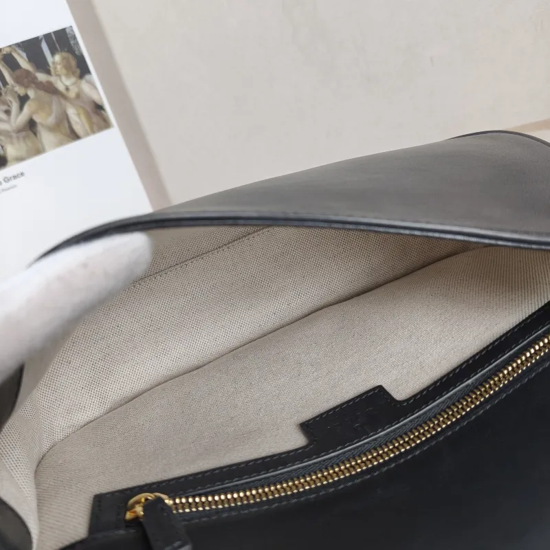 GUCCI Crossbody Bag blondie Top Handle Crossbody Bag Black Calfskin Small 26.5 × 8.5 × 16.5 cm — detail view 9 of 12