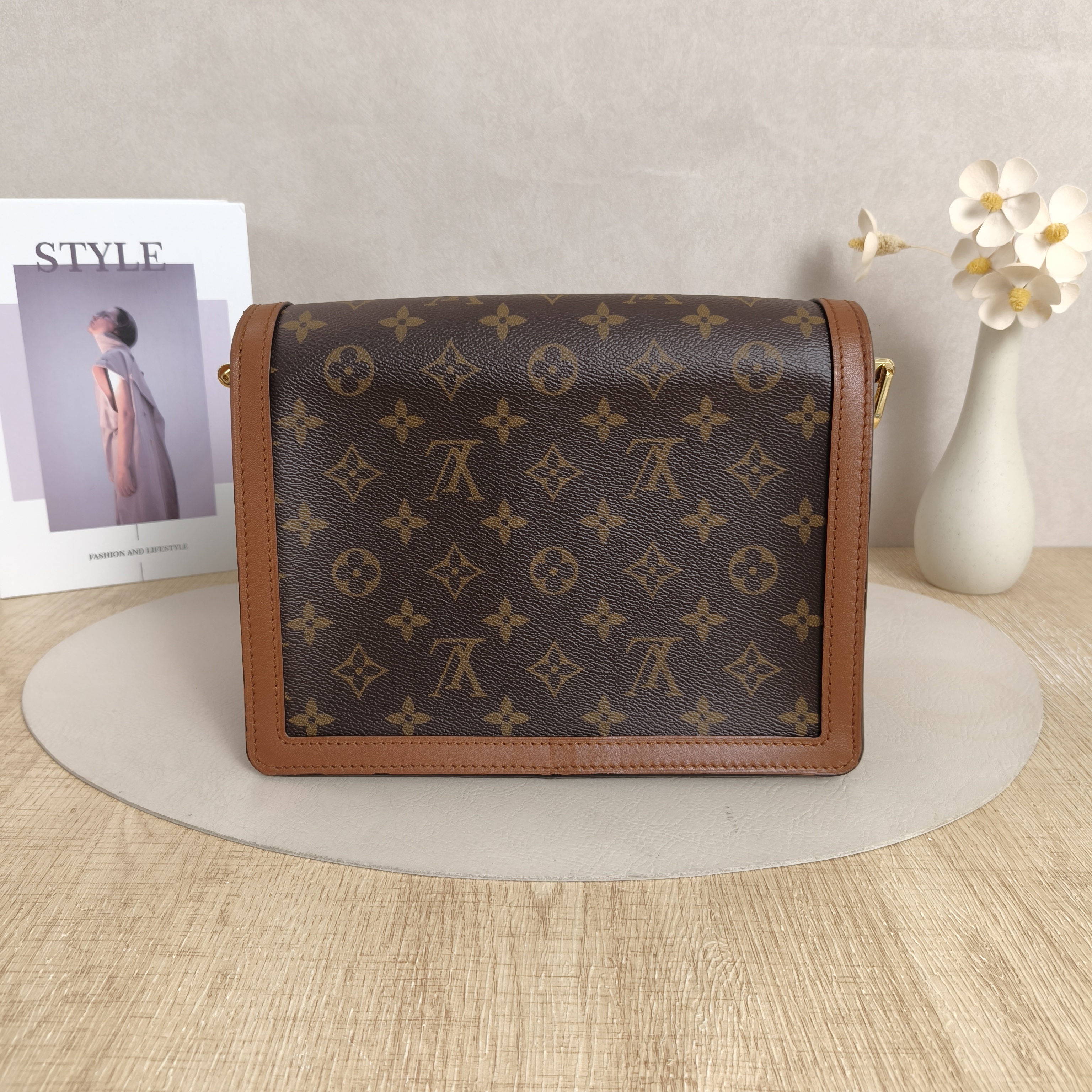 Louis Vuitton Crossbody Bag Dauphine Monogram PVC25 × 10.5 × 17 cm — cover view 2 of 11