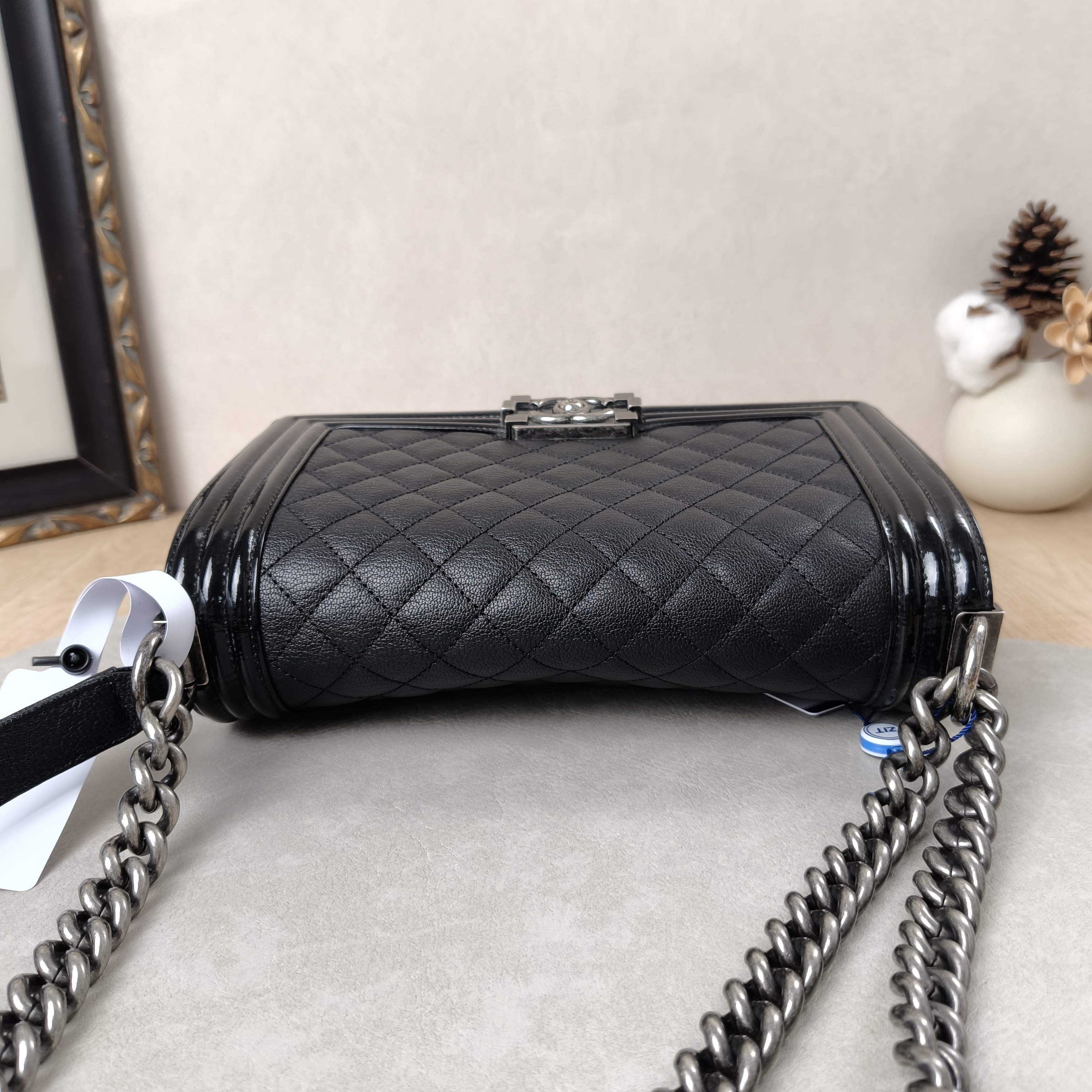 Chanel Crossbody Bag Le BoyBlack Patent Leather Grained Calfskin Medium25 × 9 × 15 cm — cover view 7 of 10