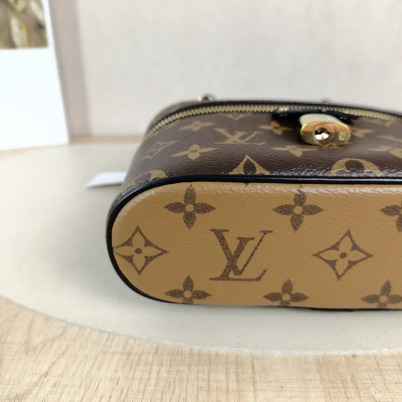Louis Vuitton Shoulder Bag VANITY POUCH Cosmetic Bag Monogram PVC One Size19 × 6.5 × 11.5 cm — detail view 12 of 14
