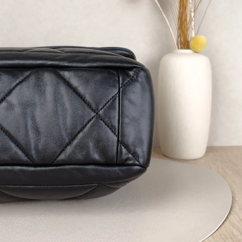 Chanel Crossbody Bag C Black Lambskin Small 28 × 9.5 × 17 cm — detail view 15 of 17