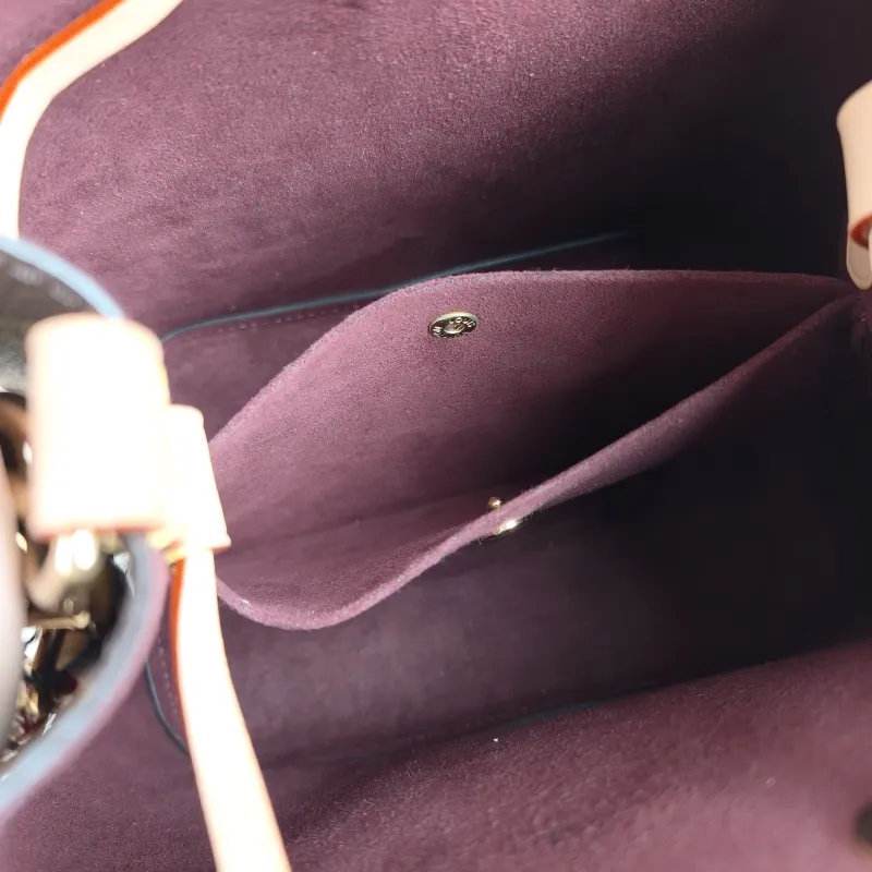 Louis Vuitton Crossbody Bag NÉONOÉ Bucket Bag BB Monogram PVC BB 20 × 13 × 20 cm — detail view 9 of 10