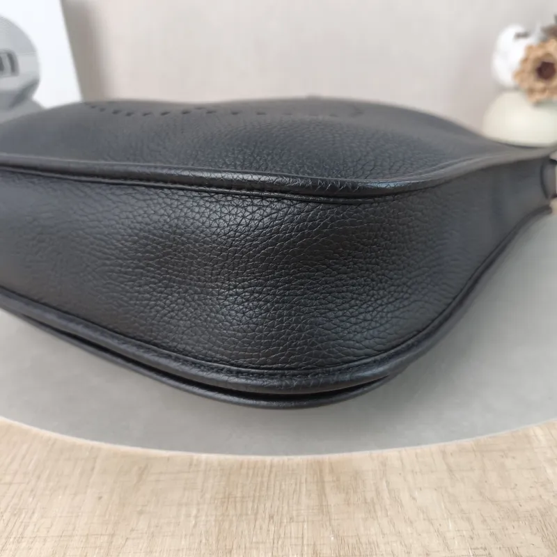 Hermès Crossbody Bag Evelyne 29 29Black Silver-Tone Hardware Clemence Taurillon TC Calfskin Small29 × 8 × 30 cm — detail view 8 of 12