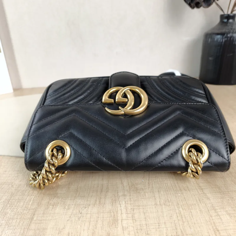 GUCCI Crossbody Bag GG Marmont Small Marmont 22 Black CC alfskin Small 22 × 6 × 13 cm — detail view 7 of 11
