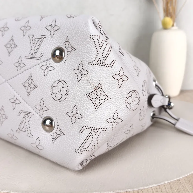 Louis Vuitton Crossbody Bag BELLA Calfskin 22 × 14 × 19 cm — detail view 7 of 10