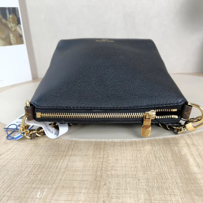 Louis Vuitton Crossbody Bag Multipass Hobo Shoulder Bag Black Calfskinmini17.5 × 9.5 × 18 cm — detail view 11 of 13
