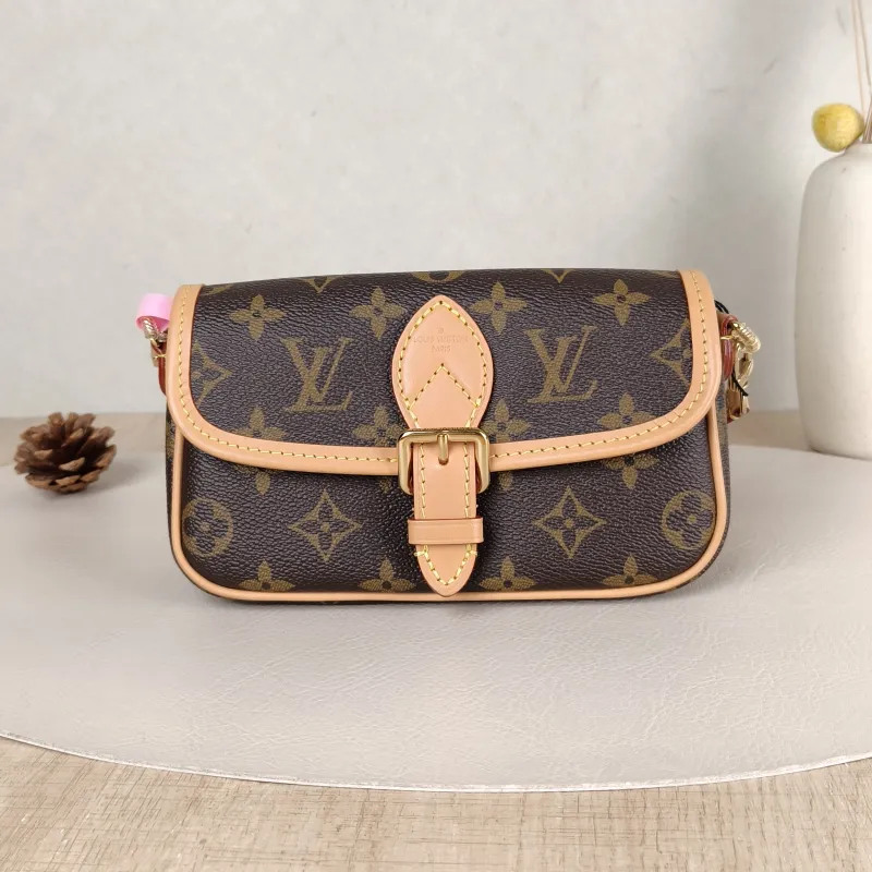 Louis Vuitton Crossbody Bag Diane Baguette Bag Monogram PV Cnano19 × 6 × 10.5 cm