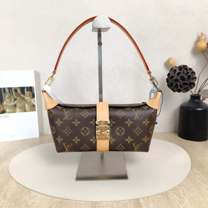 Louis Vuitton Shoulder Bag Pochette Mia Monogram PVC One Size22 × 8 × 14.5 cm