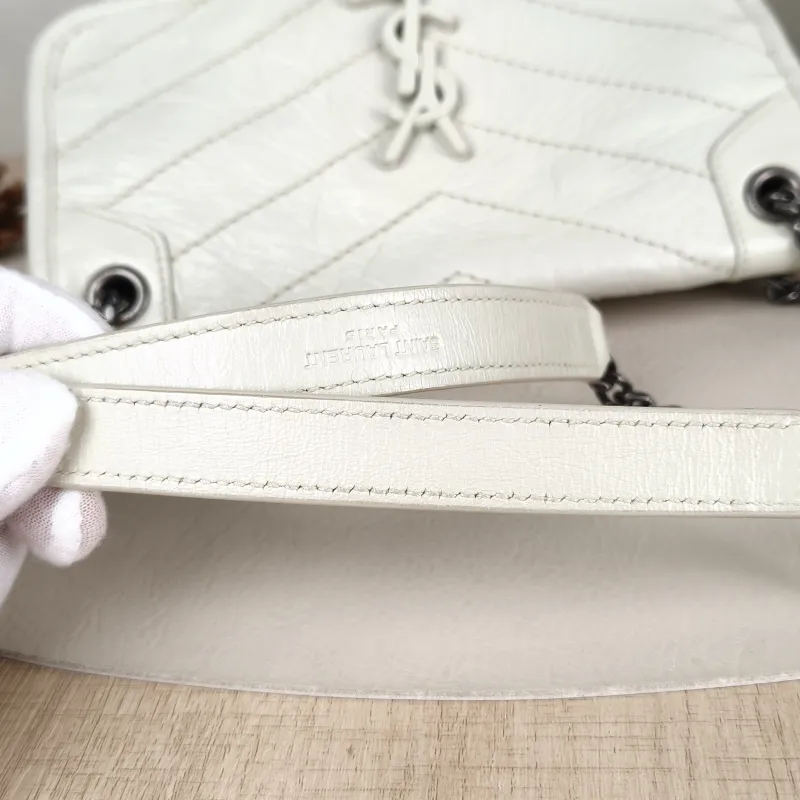SAINT LAURENT Crossbody Bag Niki D Calfskin Small 21 × 7.5 × 16 cm — detail view 7 of 12