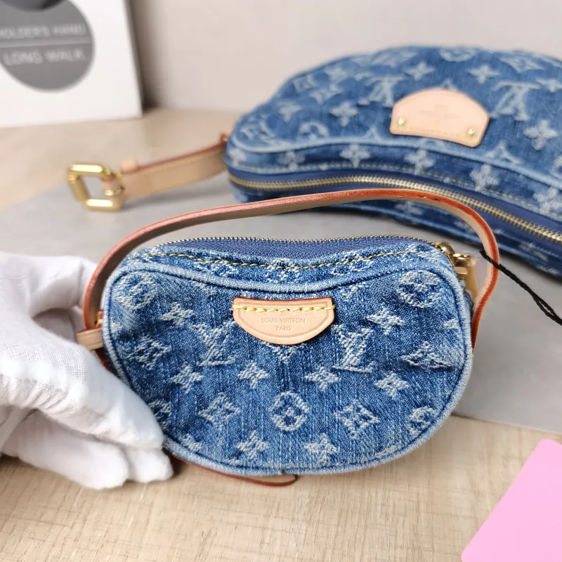 Louis Vuitton Shoulder Bag Croissant Blue Medium 25 × 5 × 15 cm — detail view 9 of 12