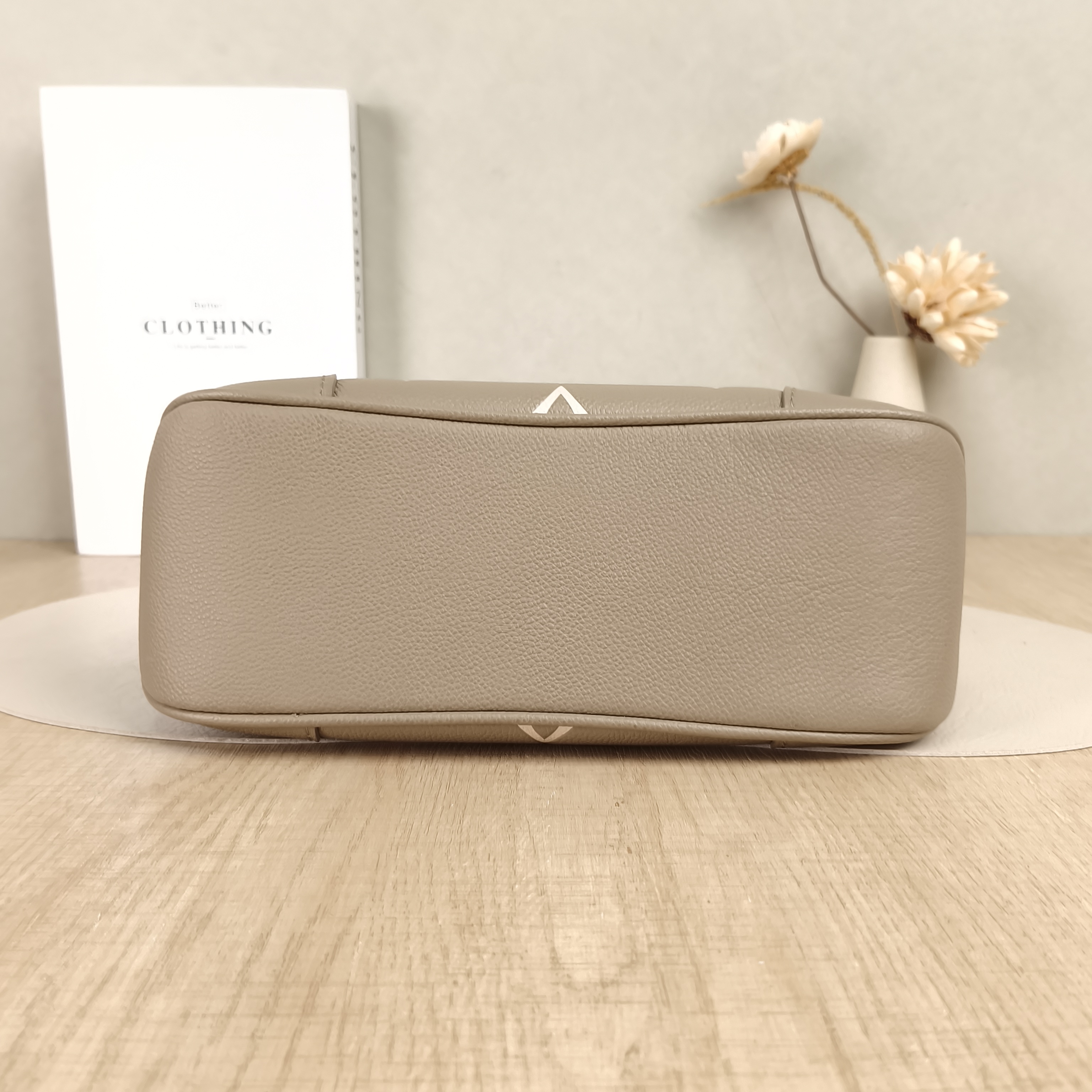 Louis Vuitton Crossbody Bag Boulogne Empreinte Embossed Calfskin Small26 × 9.5 × 16 cm — cover view 3 of 5