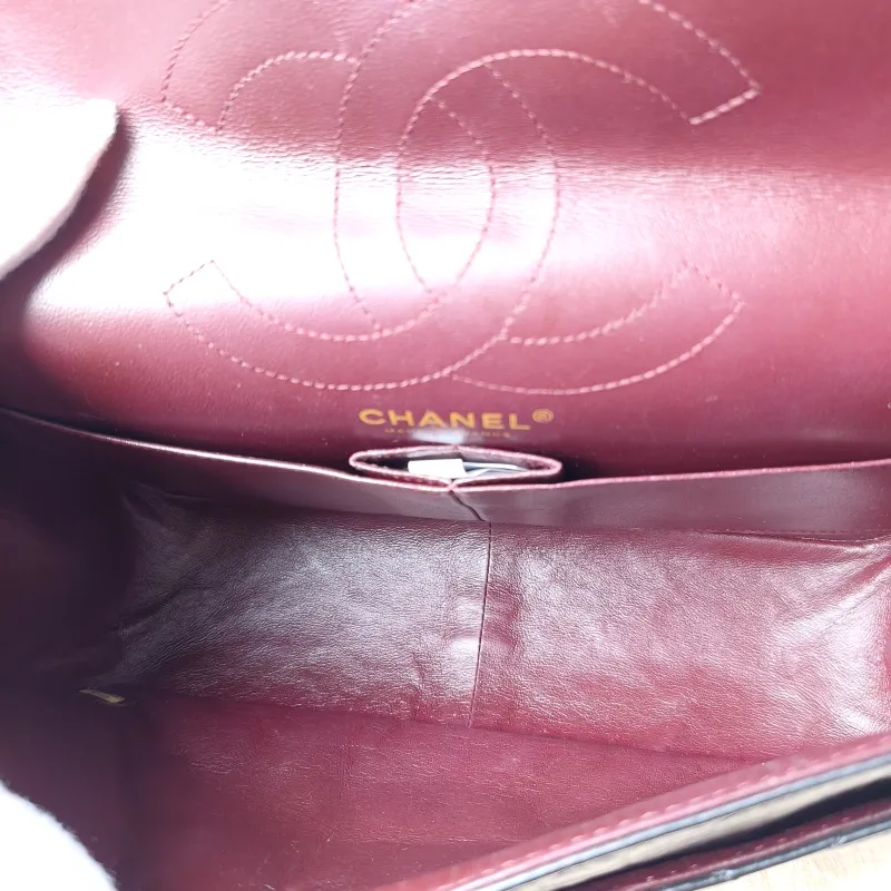 Chanel Shoulder Bag 2.55 Black Calfskin Medium 28 × 7.5 × 19.5 cm 18 — detail view 4 of 11