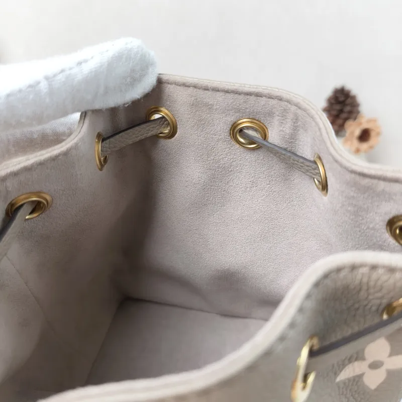 Louis Vuitton Crossbody Bag NANO NOÉ Bucket Bag Nano · White Empreinte Embossed Calfskin Monogramnano13 × 10 × 16 cm — detail view 8 of 15