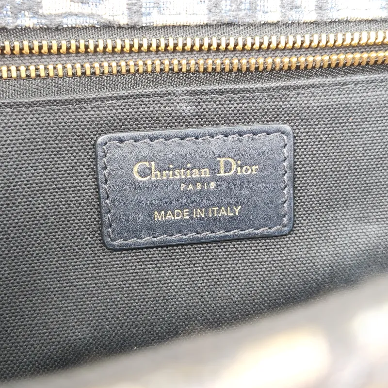 DIOR Crossbody Bag 30Montaigne 30 Edition Canvas Medium 25 × 9 × 16.5 cm — detail view 11 of 12