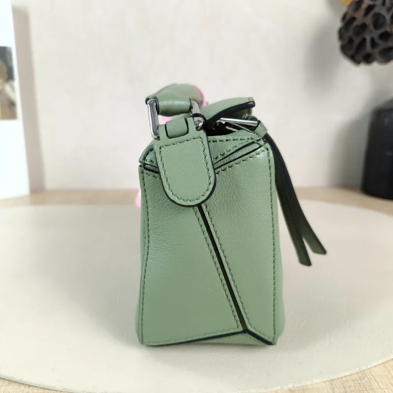 LOEWE Crossbody Bag Puzzle Green Calfskin Mini 18 × 8 × 12.5 cm — detail view 4 of 12