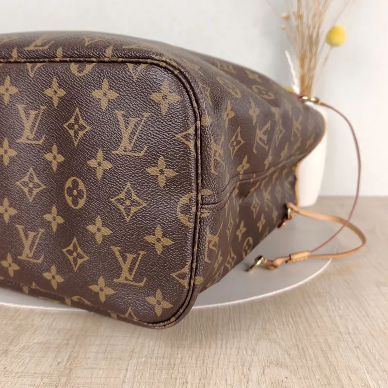 Louis Vuitton Shoulder Bag Neverfull Monogram PVC Medium 31 × 14 × 28 cm — detail view 5 of 11