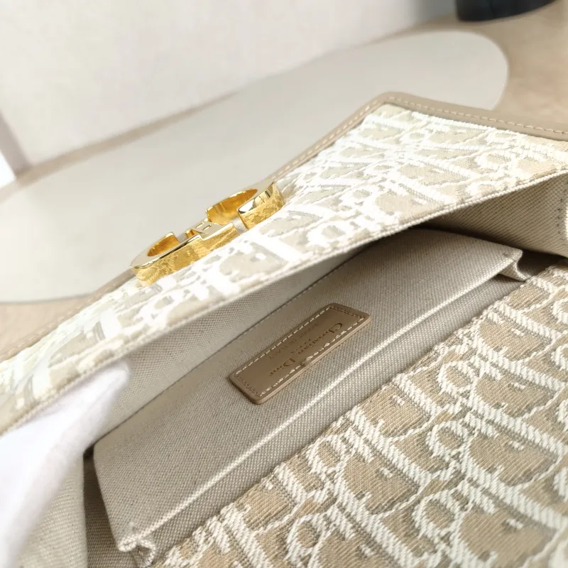 DIOR Crossbody Bag30 Montaigne East-West 30 Canvas Small21 × 6 × 12 cm — detail view 11 of 12