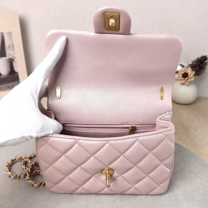 Chanel Crossbody Bag Pearl Lambskin One Size 19.5 × 7.5 × 14.5 cm — detail view 7 of 11