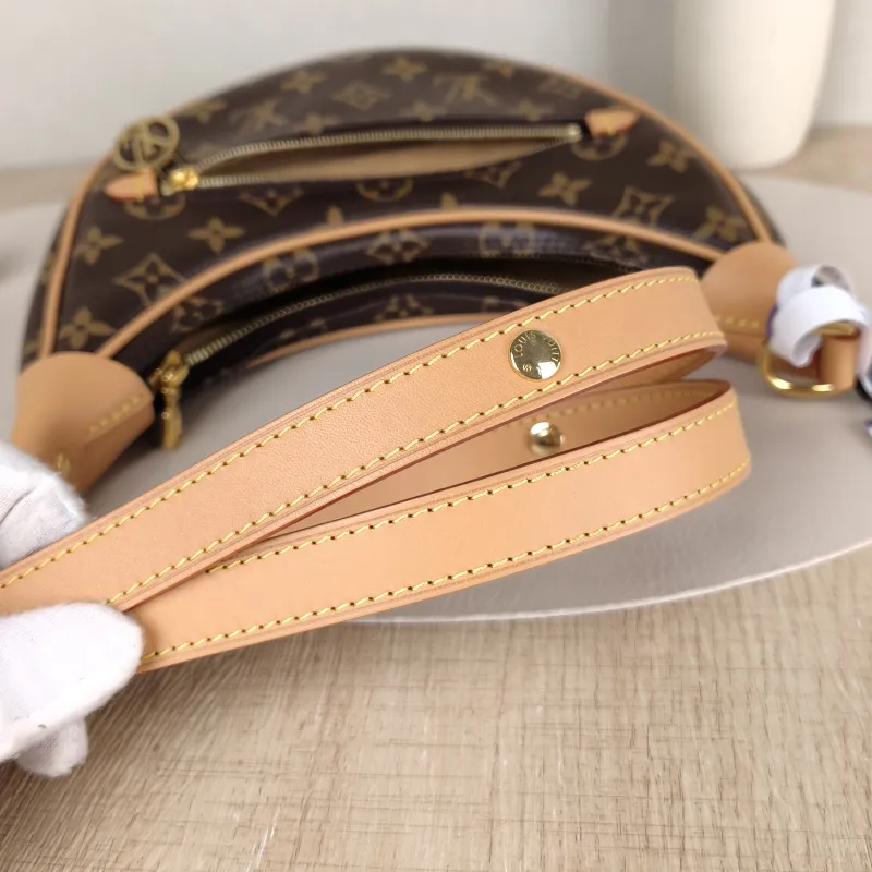 Louis Vuitton Crossbody Bag Loop Monogram PVC Small 23 × 6 × 13 cm — detail view 11 of 14