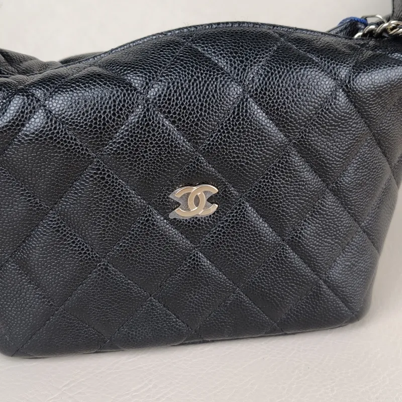 Chanel Crossbody Bag Crossbody Bag Black Grained Calfskin One Size21.5 × 7.5 × 19 cm — detail view 2 of 15