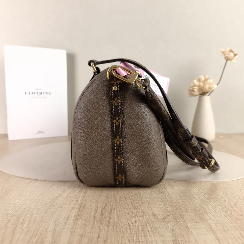 Louis Vuitton Shoulder Bag EXPRESS Shoulder Bag Grey Calfskin Small 26 × 13.5 × 17 cm — detail view 4 of 12