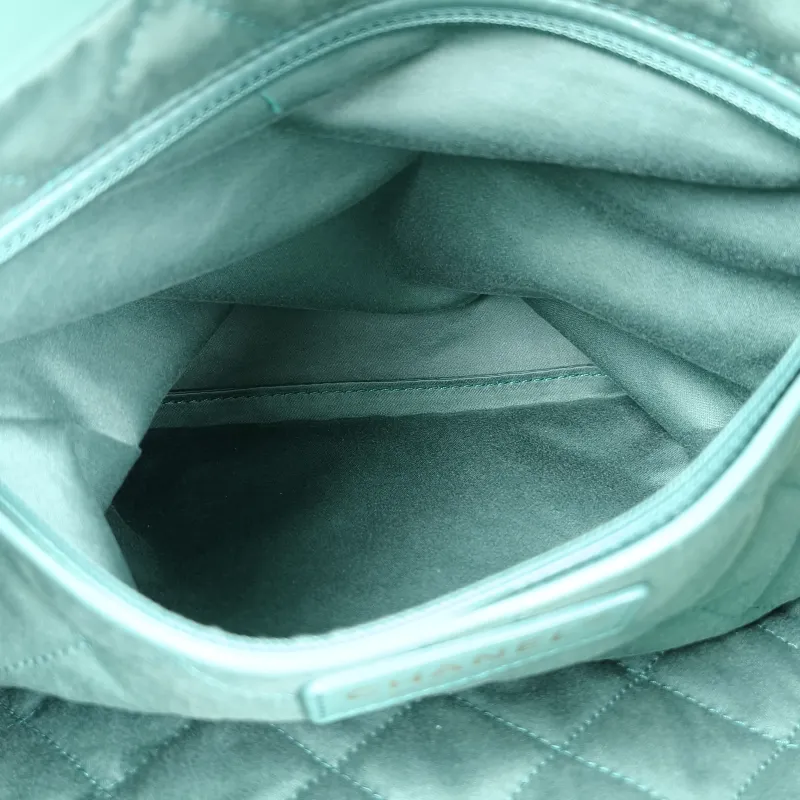 Chanel Shoulder Bag22Bag Green CC alfskin39 × 8 × 42 cm — detail view 5 of 17