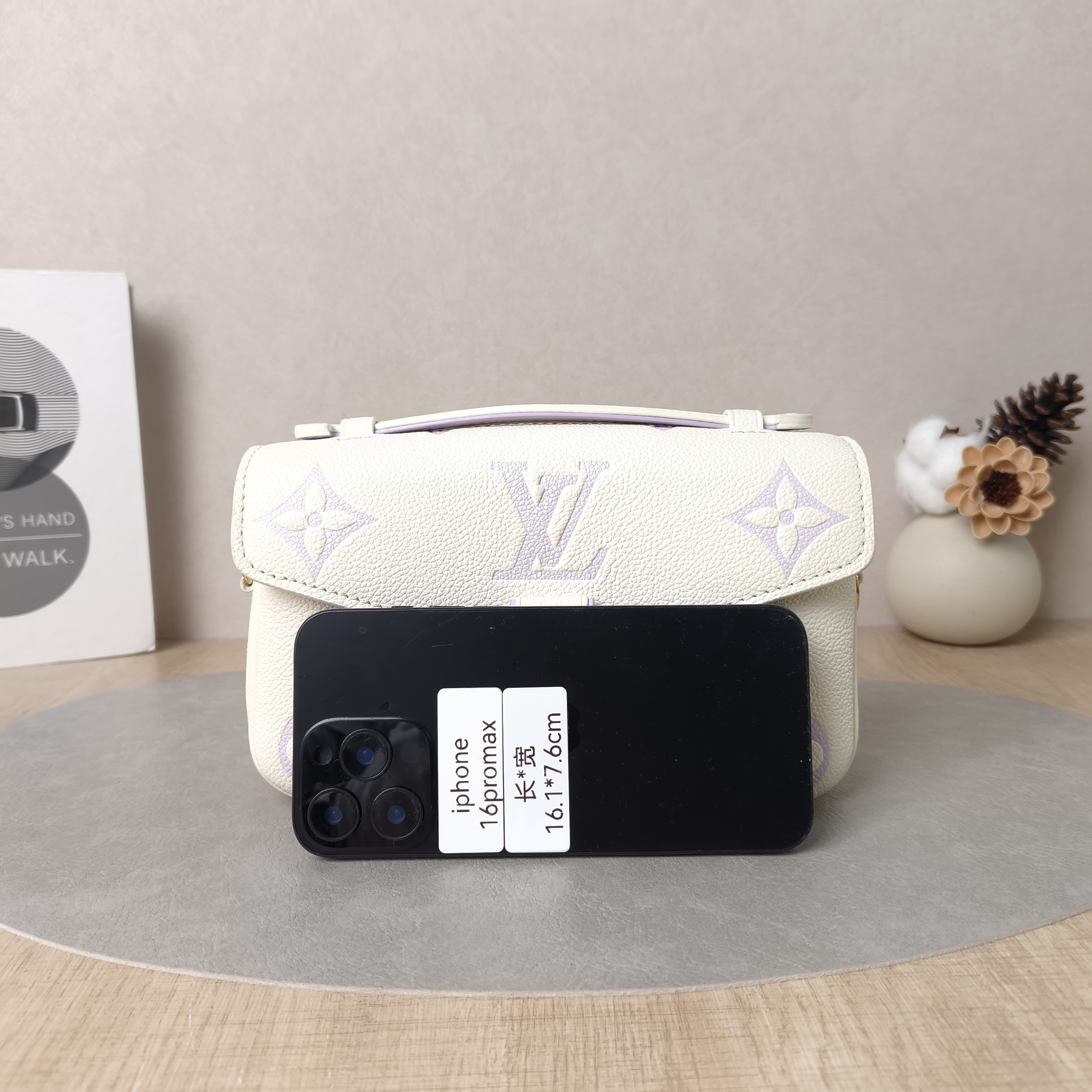 Louis Vuitton Crossbody Bag Pochette Métis East West White · Empreinte Embossed Calfskin Small21.5 × 6 × 13.5 cm — cover view 2 of 5