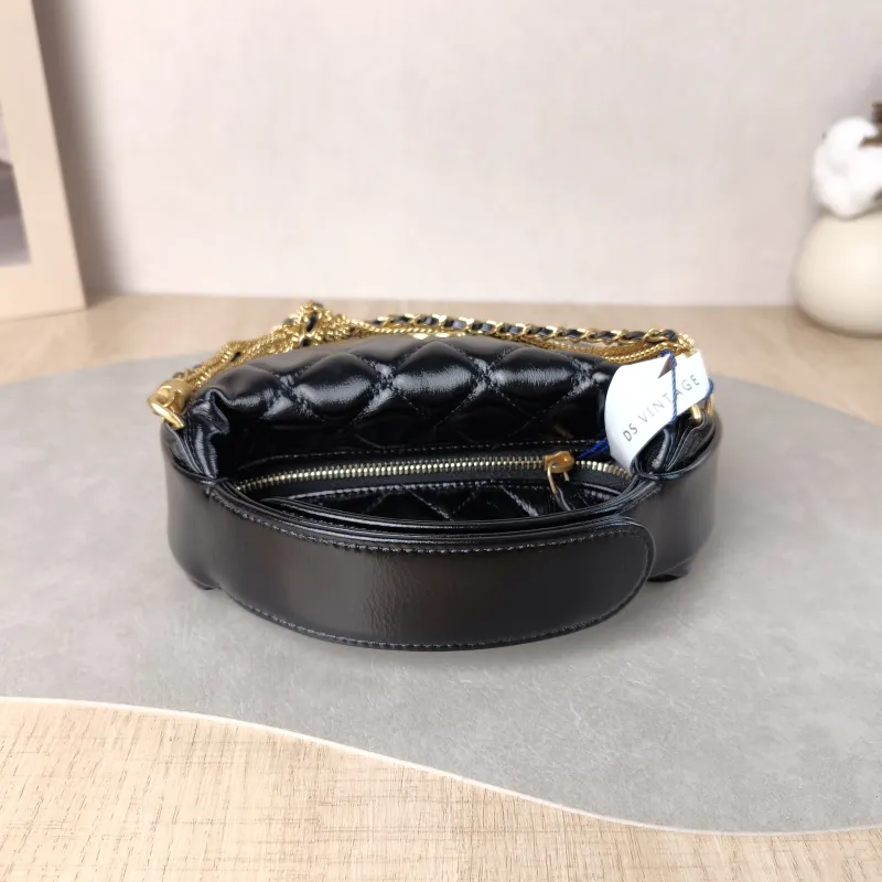 Chanel Top Handle Bag Black Calfskin One Size 19 × 4 × 11 cm — detail view 3 of 12