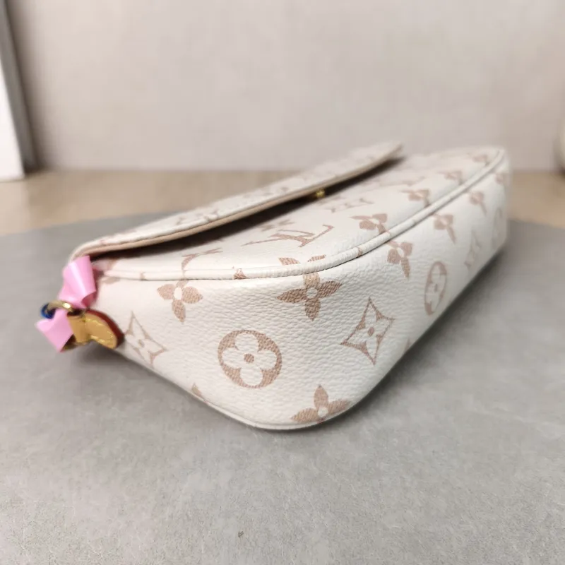 Louis Vuitton Crossbody Bag IVY · Beige PVC Small 23.5 × 4.3 × 12 cm Conditioned — detail view 5 of 11
