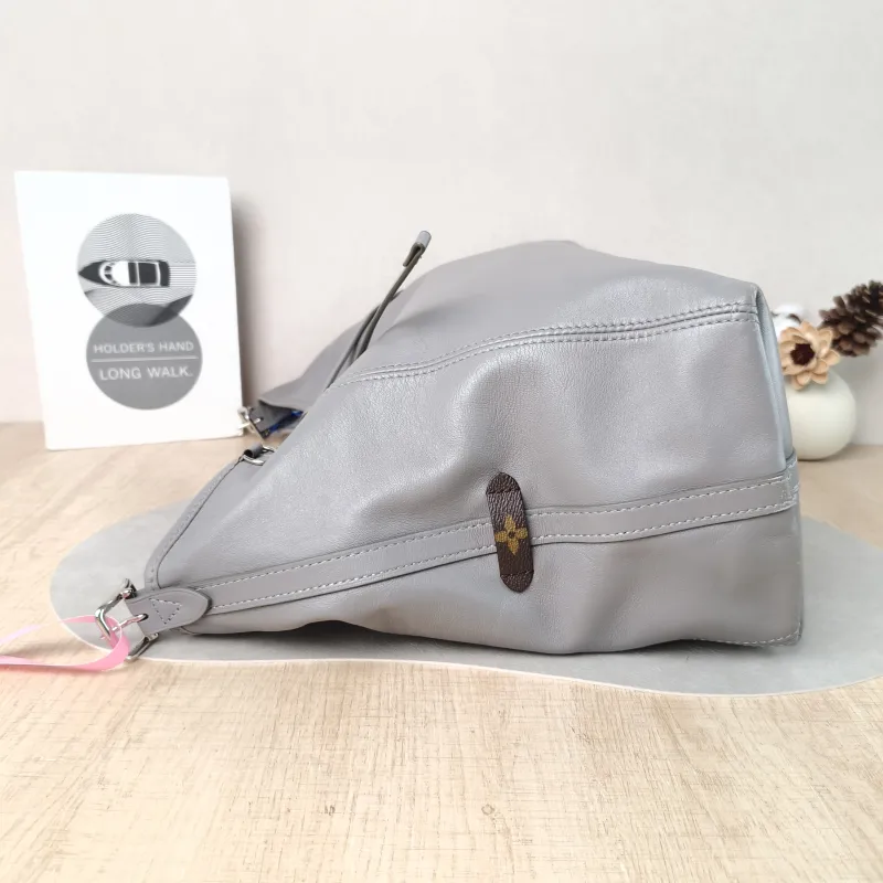 Louis Vuitton Crossbody Bag Carryall Vibe Grey SL ambskin Medium 39 × 15 × 30 cm — detail view 2 of 13